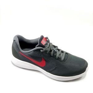 New Nike Women’s Revolution 3